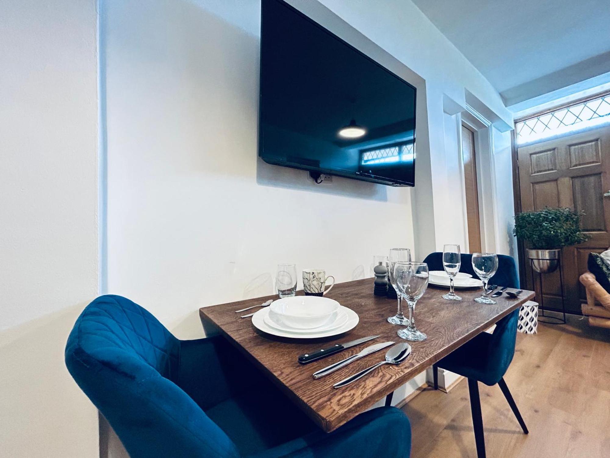 Private 2 Bed Guest House - Van Parking, M25 & A1 Connections بوتيرز بار المظهر الخارجي الصورة